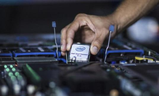 全球芯片行業業績35年來四次暴跌,英特爾芯片產能不足